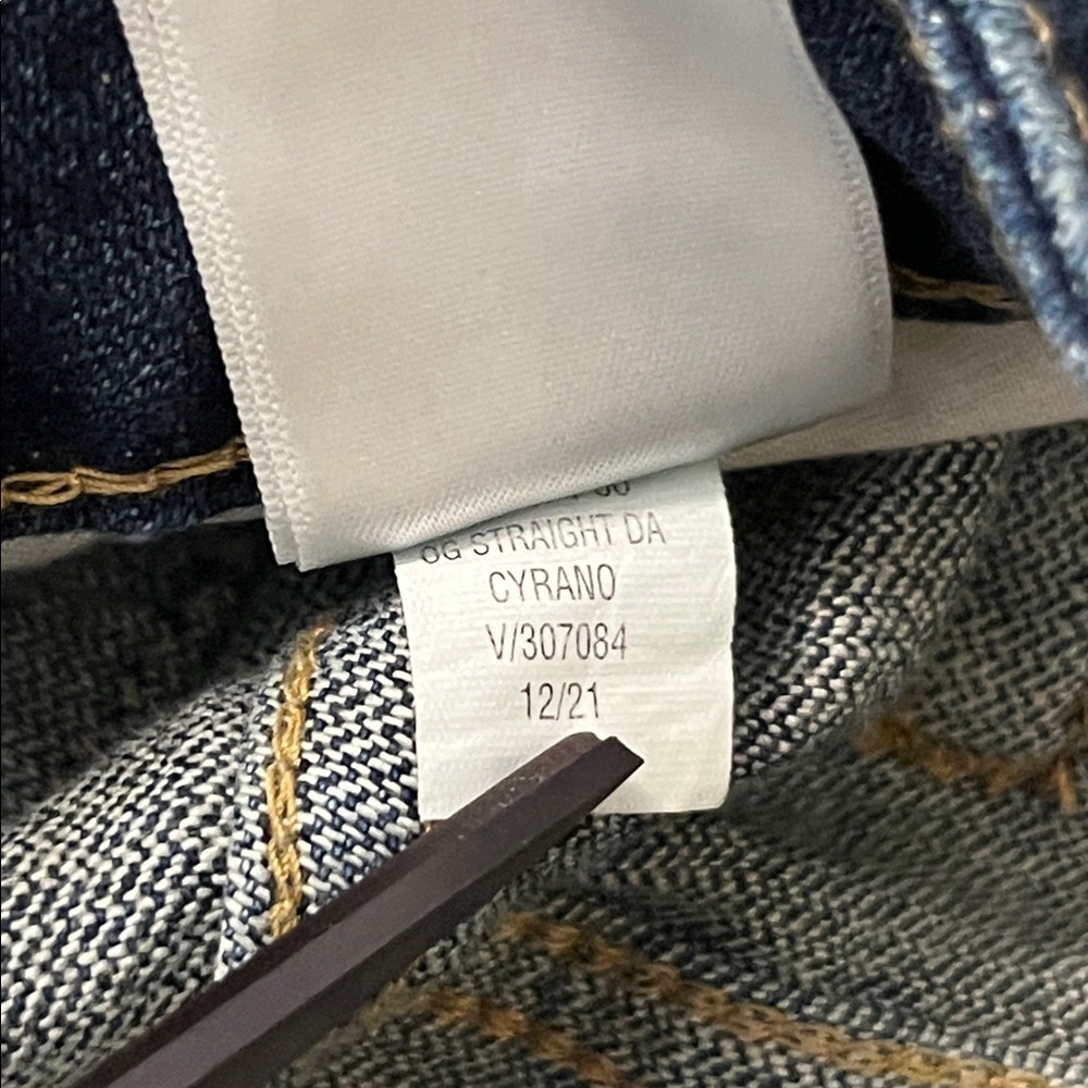 Old Navy High-Waisted Button-Fly O.G. Straight Ripped Cut-Off Jeans - Picture 16 of 16
